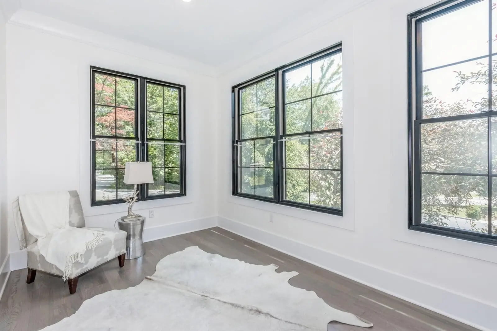 Custom-Built Estates: Elegant Living for Luxurious Comfort